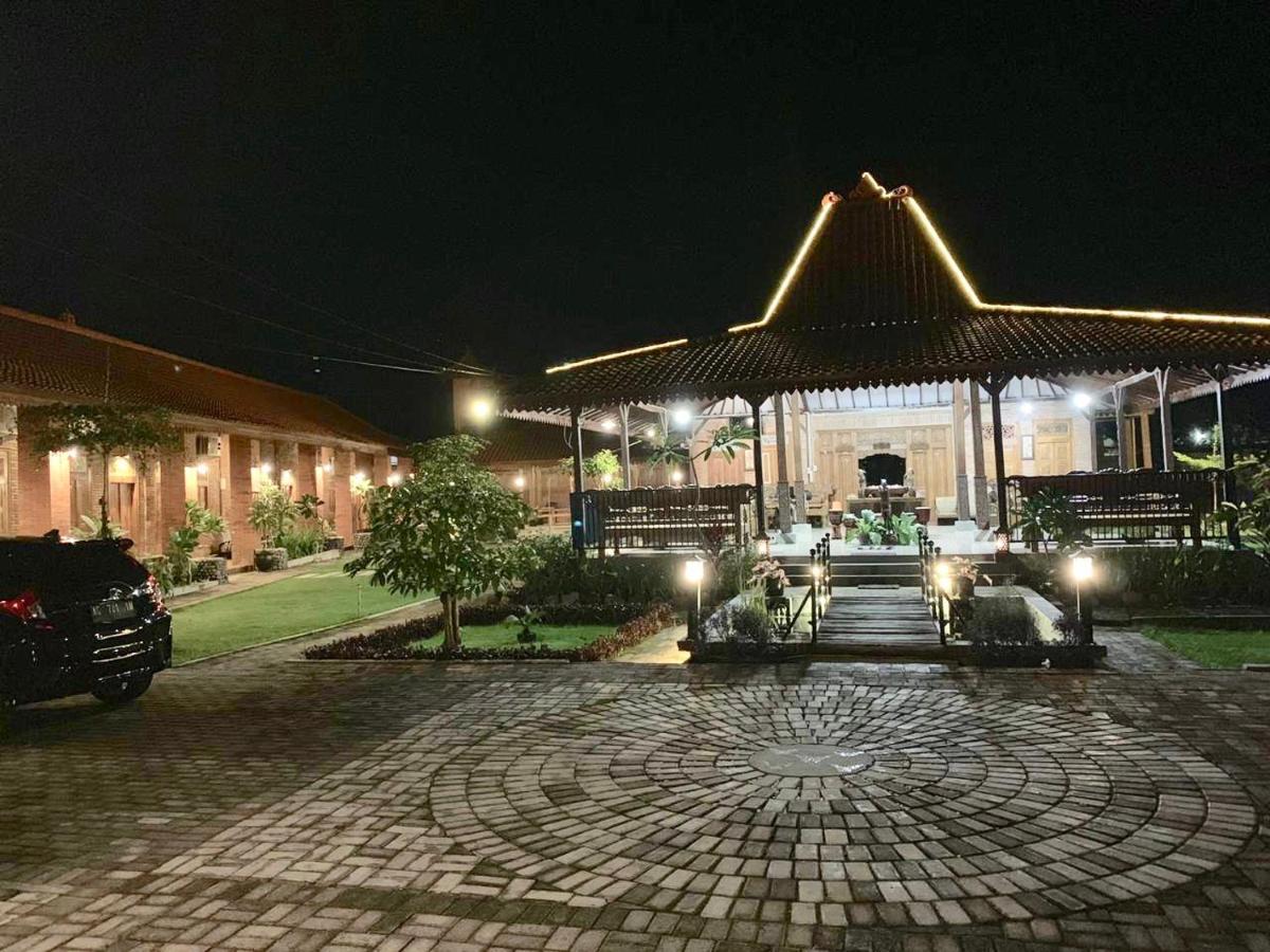 Djoglo Djatimalang Guesthouse 勿里达 外观 照片