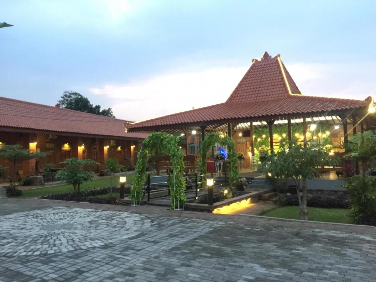 Djoglo Djatimalang Guesthouse 勿里达 外观 照片